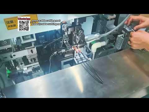 Sistema automatizado de máquina para crimpagem de terminais de fios revestidos e inserção de invó...